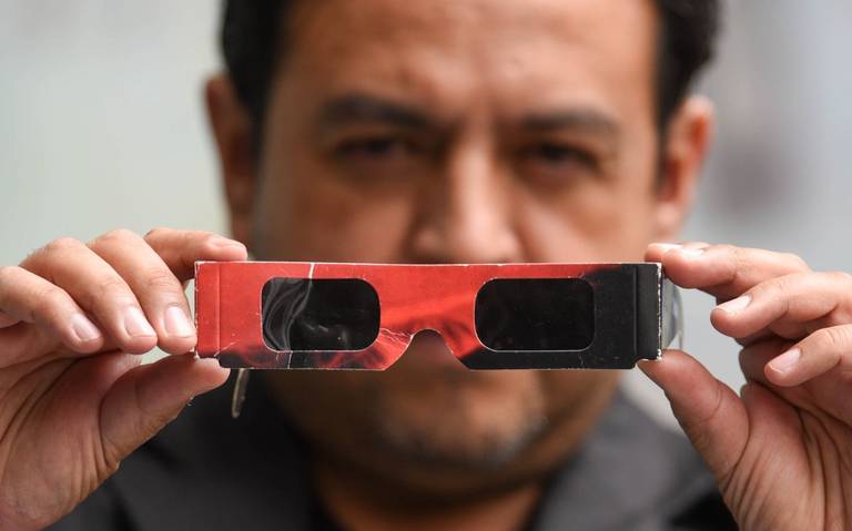 Lentes para el eclipse certificados y por 100 pesos aqui puedes comprarlos en CDMX El Sol de Mexico Noticias Deportes Gossip Columnas